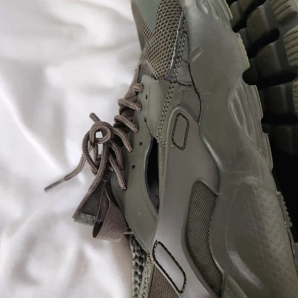 Nike Air Sneaker men's size 8 Moss Green Huarache Run - Picture 13 of 16